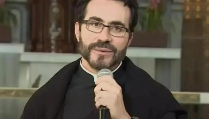 Gerente de cafeteria é demitido após confusão com Padre Fábio de Melo