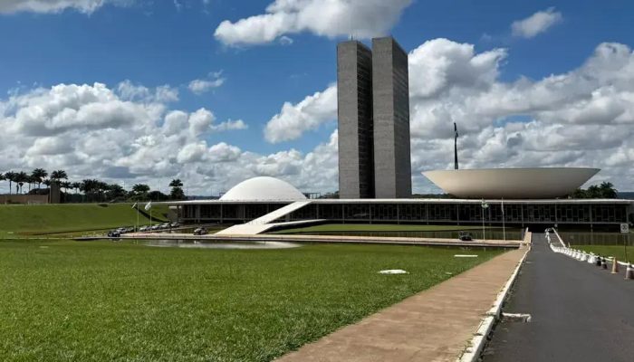 Governo adia anúncio de medidas sobre o IOF e busca apoio do Congresso