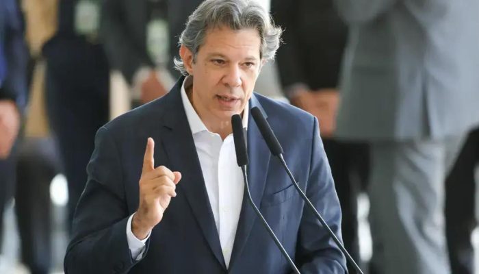 Governo brasileiro cria pacote para proteger empregos afetados por tarifas dos EUA