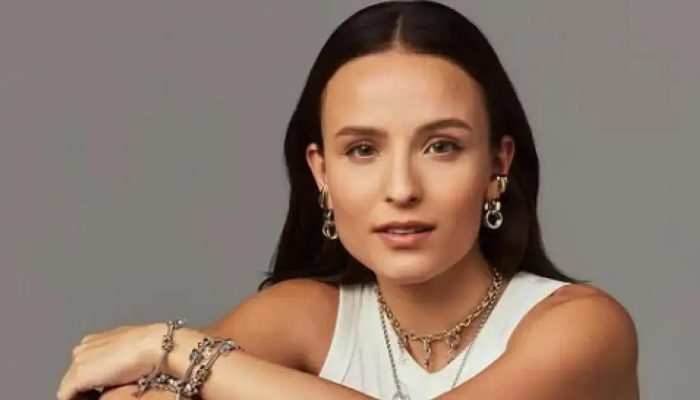 Gravadora busca reverter decisão judicial sobre contrato vitalício com Larissa Manoela