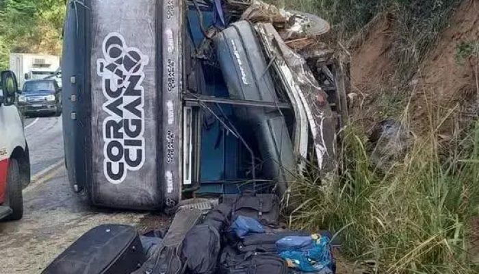 Grave acidente com ônibus da banda em Ribeirão do Largo gera feridos
