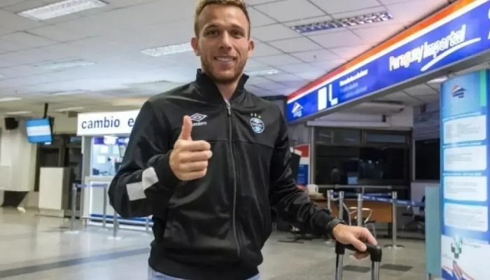 Grêmio formaliza retorno de Arthur e espera volante em Porto Alegre