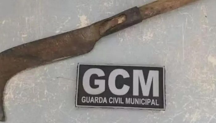 Homem é preso em Luís Eduardo após ameaçar adolescentes com foice