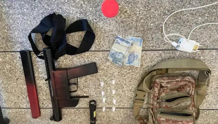 Homem efetua disparos contra a polícia e abandona arma em Santa Cruz Cabrália