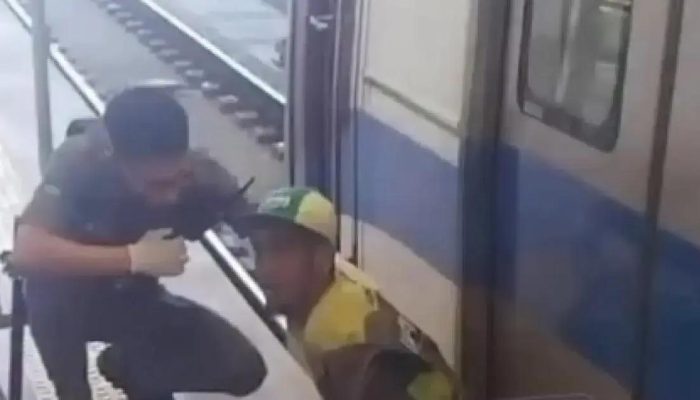 Homem fica prensado em metrô de Salvador após atravessar trilhos