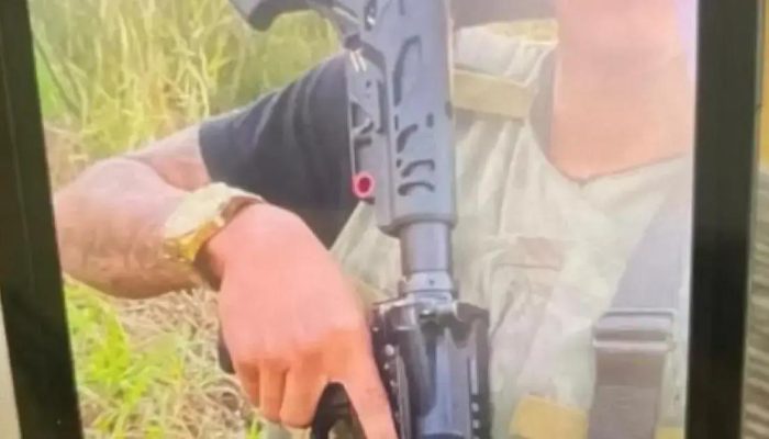 Homem morre em ação policial após exibir armas em Porto Seguro