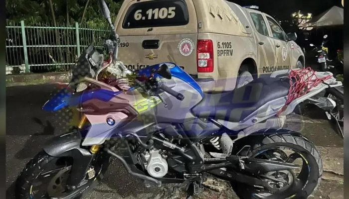 Homem preso por conduzir moto de luxo roubada com placa clonada em Salvador