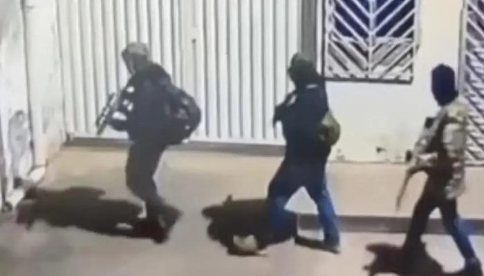 Homens armados com fuzis aterrorizam distrito de Belmonte na Bahia