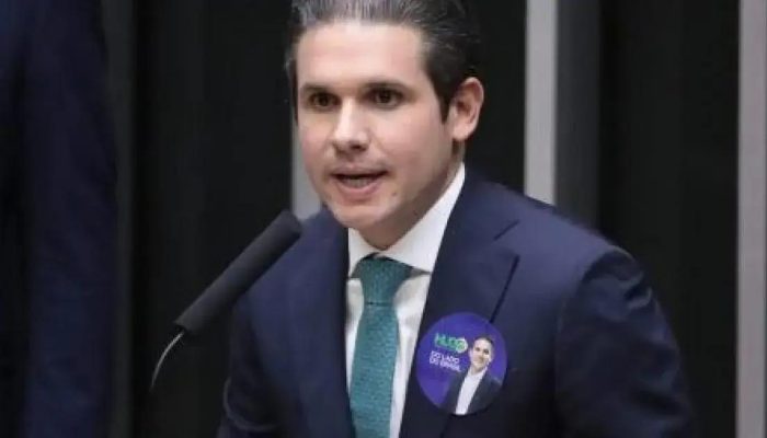 Hugo Motta critica Eduardo Bolsonaro por ações nos EUA e defende economia