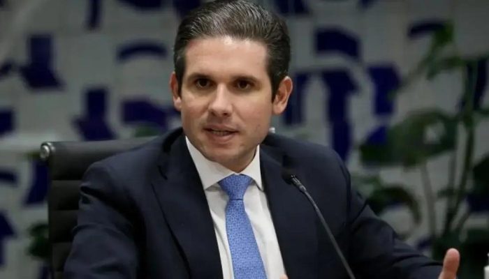 Hugo Motta sugere rever isenções fiscais em vez de aumentar o IOF