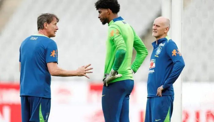 Hugo Souza é titular do Brasil contra Japão após 7 anos sem corintiano