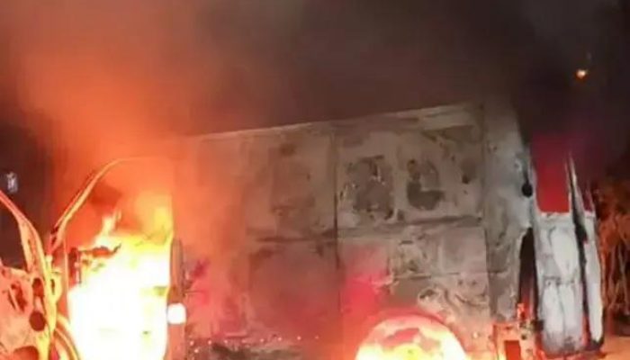 Incêndio destrói ambulância de Potiraguá na BA-263 em Itapetinga