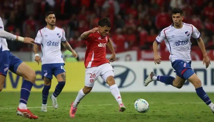 Inter empata heroicamente e segue firme na liderança do grupo F