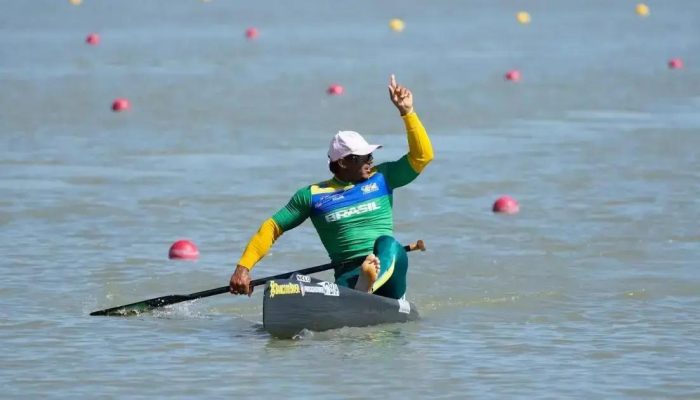 Isaquias Queiroz conquista medalha de ouro na Copa do Mundo de Canoagem