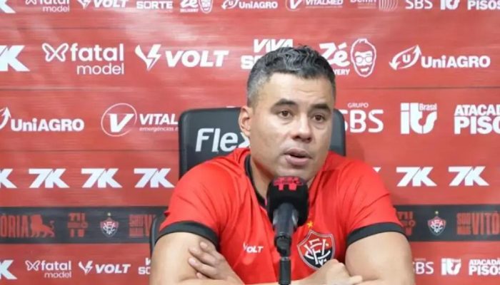 Jair Ventura critica arbitragem após derrota do Vitória para o Vasco