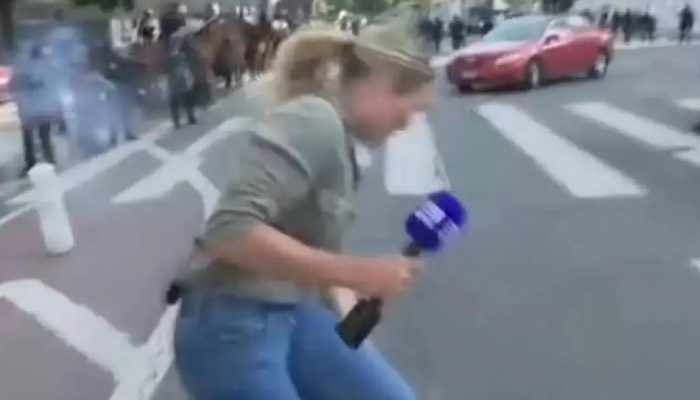 Jornalista é ferida por bala de borracha em protesto em Los Angeles