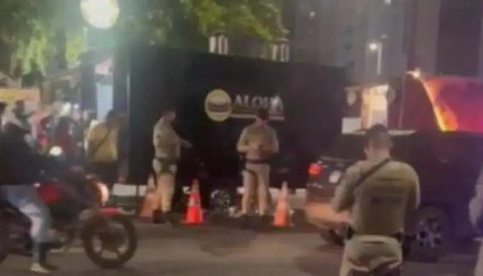 Jovem suspeito morre baleado durante assalto no Imbuí, em Salvador