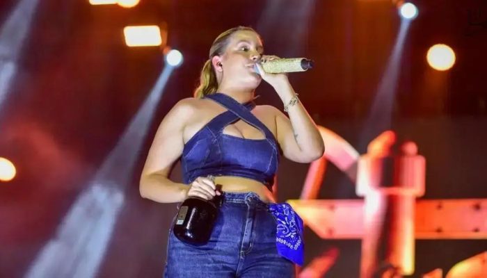 Ju Marques brilha no São João da Bahia com sua seresta pop