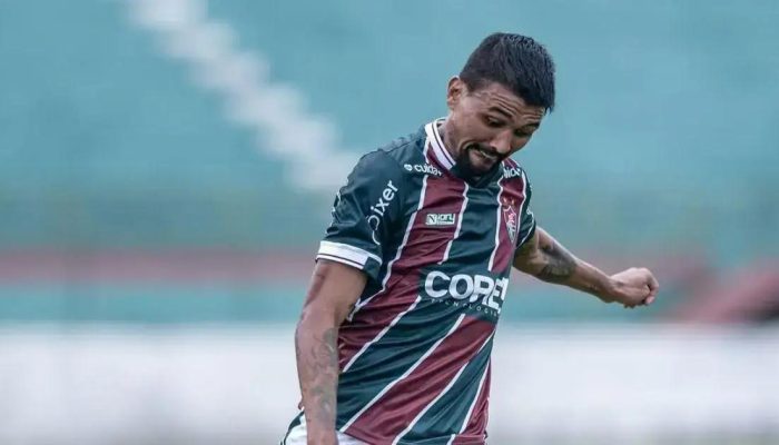 Kieza brilha e marca golaço pelo Fluminense de Feira na Série B