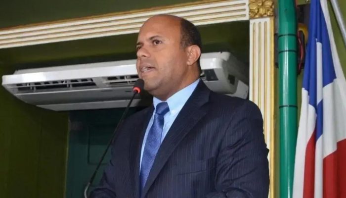 Kiki Bispo critica APLB por rejeitar proposta de reajuste da Prefeitura