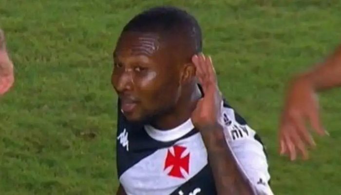 Loide ironiza Diniz após chute que garantiu classificação do Vasco