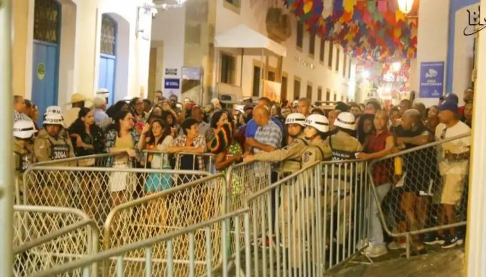 Lotação no Largo do Pelourinho durante o São João 2025 em Salvador