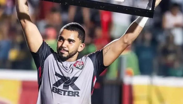 Lucas Arcanjo fala sobre futuro no Vitória e foca em duelo importante