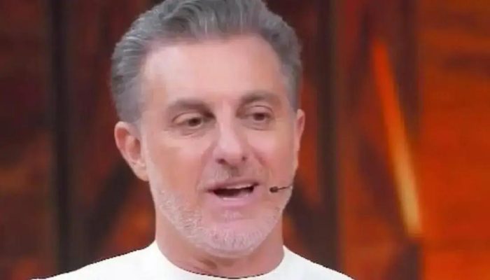 Luciano Huck brinca com seu charme em trend viral nas redes sociais