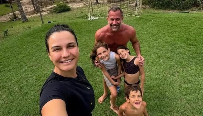 Malvino Salvador passa dias de descanso em família na Bahia