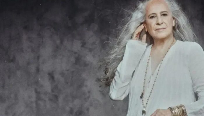 Maria Bethânia anuncia data extra para show em Salvador