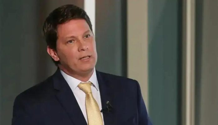 Mario Frias defende Cauã Reymond em polêmica na TV Globo