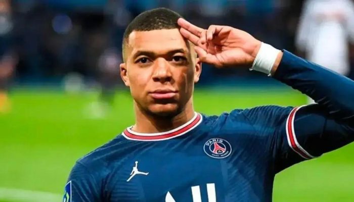 Mbappé retira acusações contra PSG e foca na carreira
