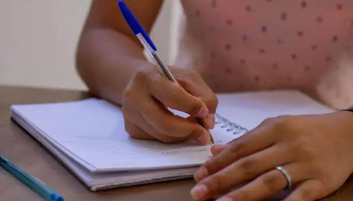 MEC Lança Bolsa de R$ 200 para Estudantes de Cursinho Popular