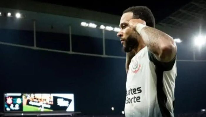 Memphis Depay falta a treino no Corinthians por conta de atraso salarial