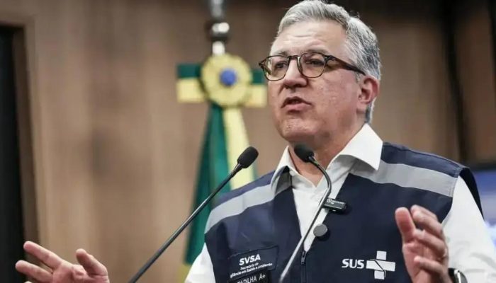 Ministro da Saúde alerta para aumento de casos suspeitos de intoxicação por metanol