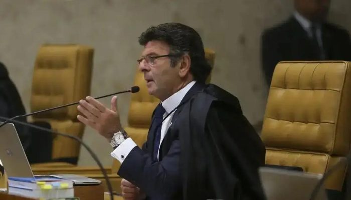 Ministro Fux condena Débora a 1 ano e 6 meses em divergência no STF