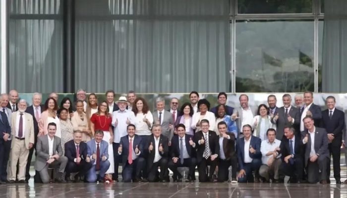 Ministros de Lula se Destacam nas Pesquisas para o Senado e Governos