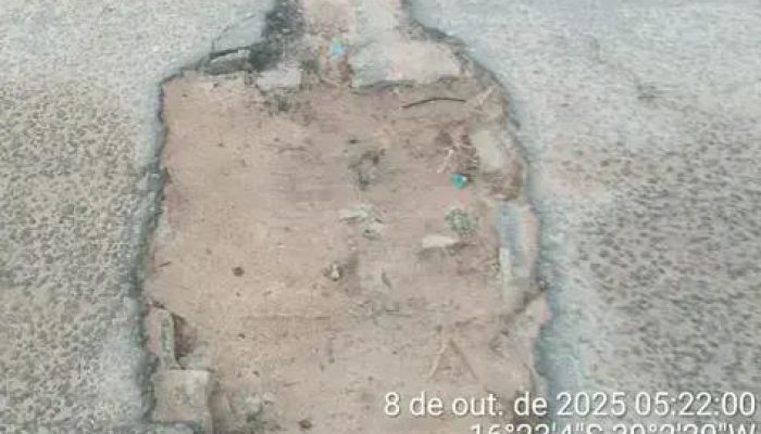 Moradores de Porto Seguro reclamam de buracos deixados pela EMBASA