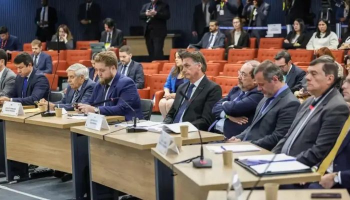 Moraes rejeita uso de vídeos na defesa de Bolsonaro durante depoimento no STF