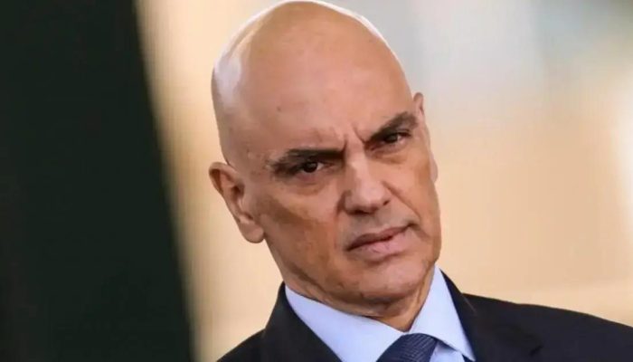 Moraes solicita agendamento de julgamento de Bolsonaro sobre tentativa de golpe.