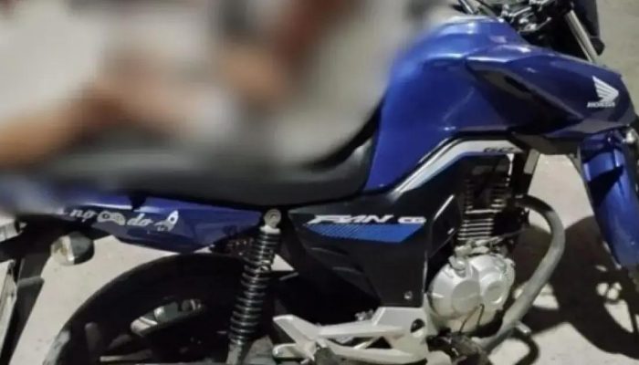 Motocicleta furtada em Zona Azul na Avenida Tancredo Neves em Salvador