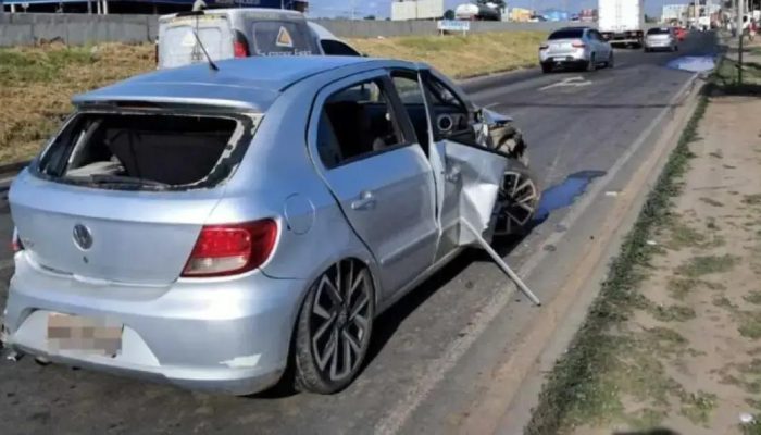 Motorista embriagado provoca colisão com caminhões em Feira de Santana
