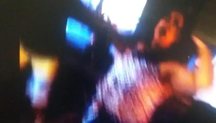 Mulher condenada a indenizar redator após agressão em evento político