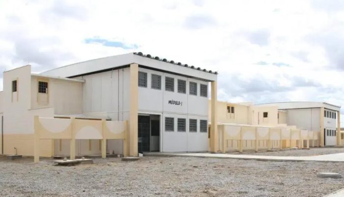 Mulher é detida ao tentar entrar com drogas em presídio na Bahia