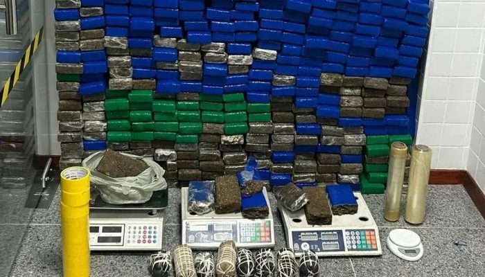 Mulher é presa com drogas e explosivos em Feira de Santana