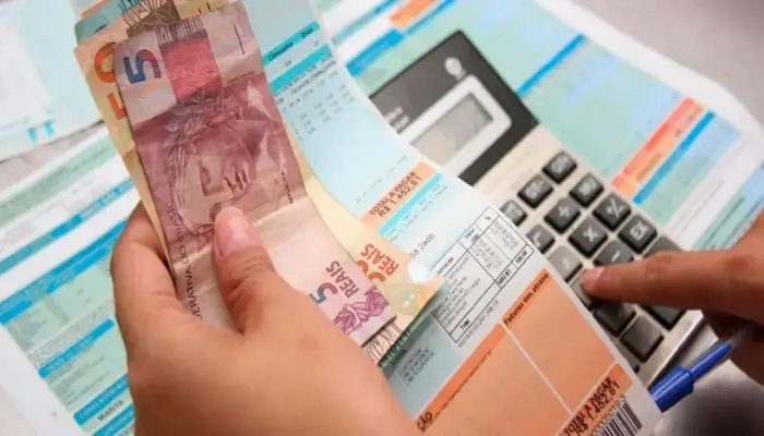 Nova lei amplia tarifa social na conta de luz com descontos para milhões