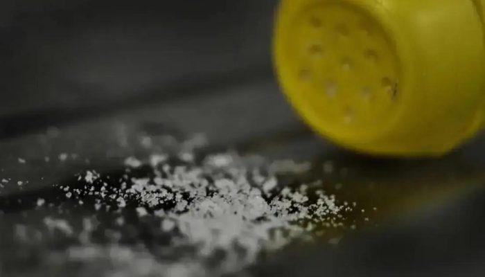 Nova proposta sobre saleiros em restaurantes avança na AL-BA