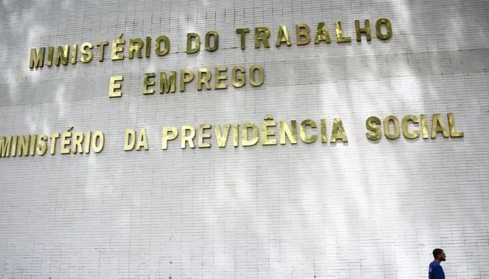 Novo adiamento das regras de trabalho em feriados pelo MTE para 2026