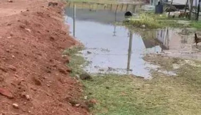Obra da Prefeitura causa alagamento em residências no bairro Bob Kennedy