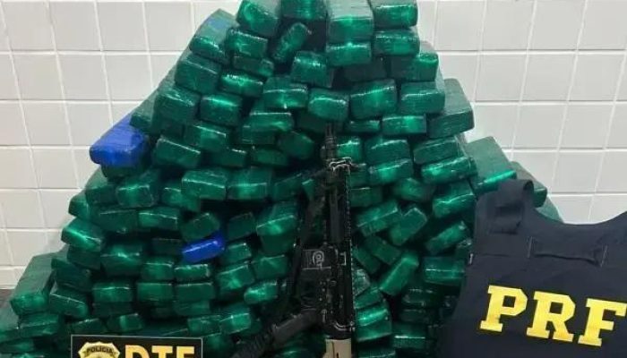 Operação policial na Bahia apreende 130 quilos de drogas e fuzil